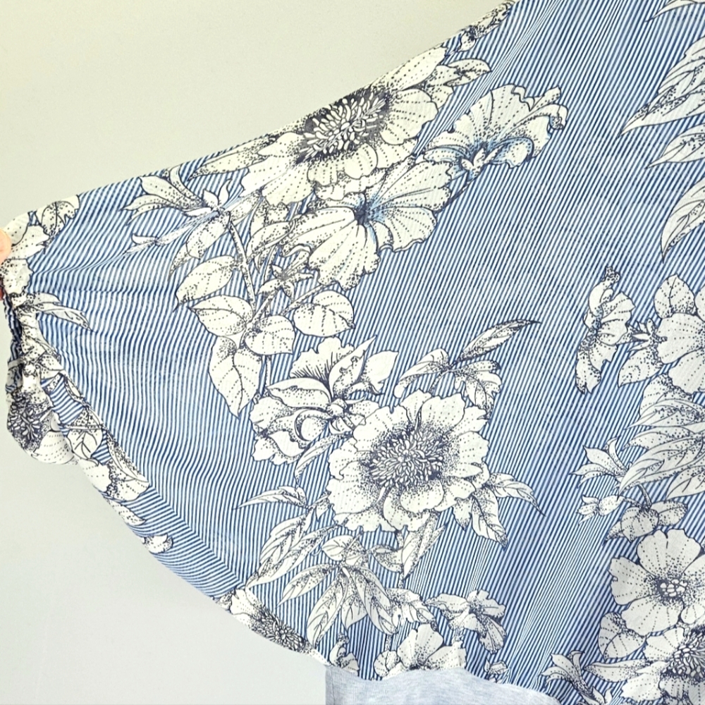 Cabi blue floral pullover blouse #5387 - Picture 7 of 8